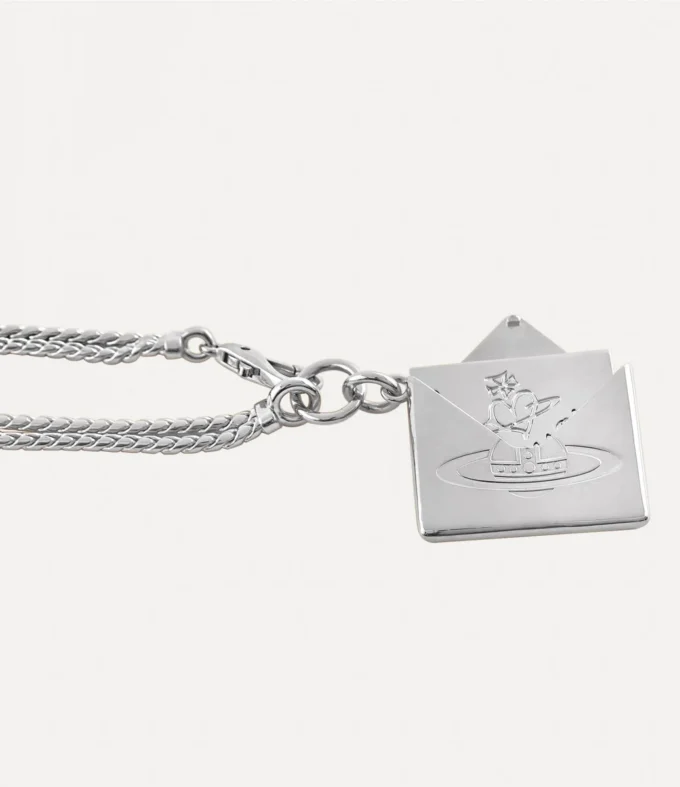 Collana con pendente a forma di busta di San Valentino