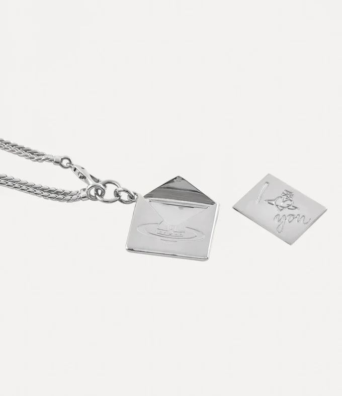 Collana con pendente a forma di busta di San Valentino
