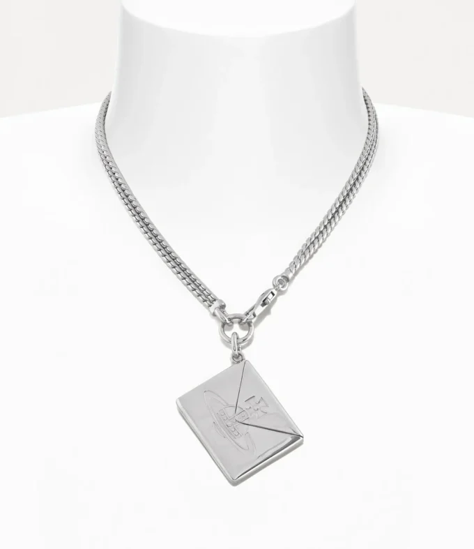 Collana con pendente a forma di busta di San Valentino